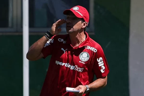 Abel Ferreira aposta em Jefté no lugar de Piquerez no Palmeiras