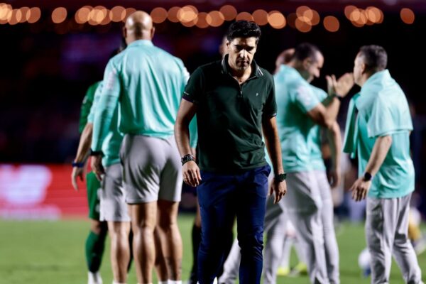 São Paulo falha com Abel expulso e cai para o Palmeiras