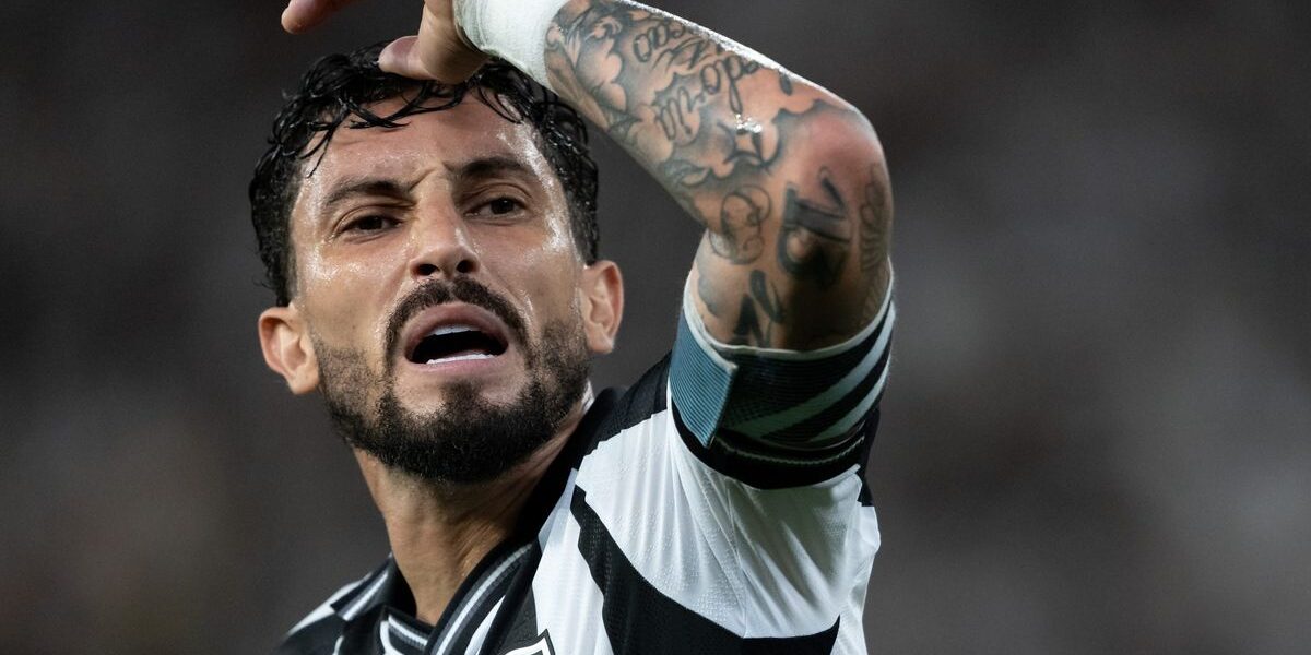 Alex Telles expõe crise no Botafogo: “Futebol não aceita desaforo”
