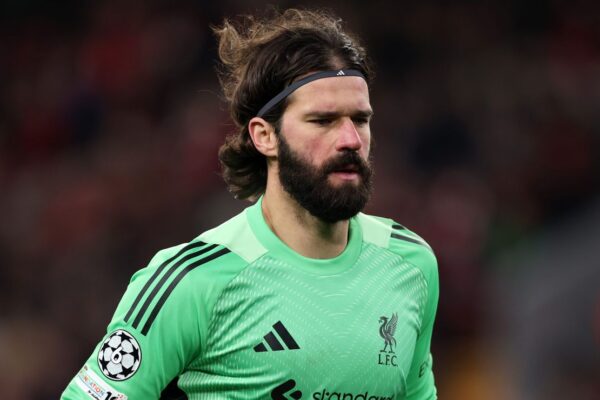 Alisson se pronuncia sobre lesão e corte da Seleção