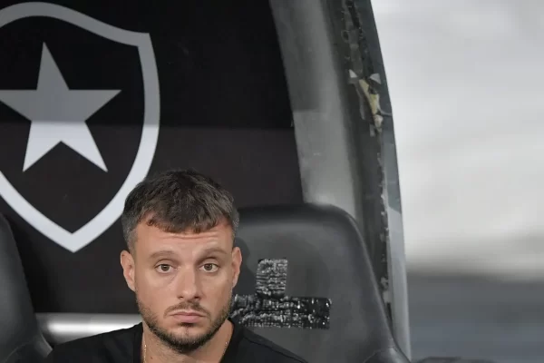 Anselmi: o técnico que fatura milhões mesmo sem sucesso