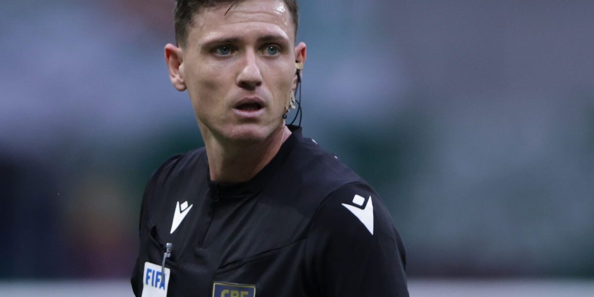 Polêmica no Mineirão: árbitro ignora pedido de expulsão do Santos