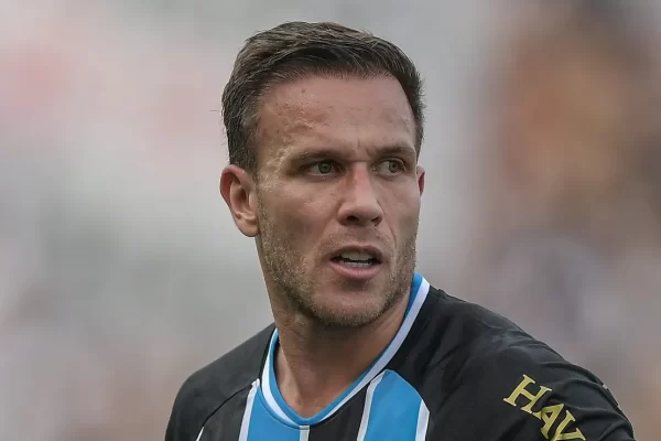 Arthur fala sobre futuro no Grêmio: “Não tenho certeza”