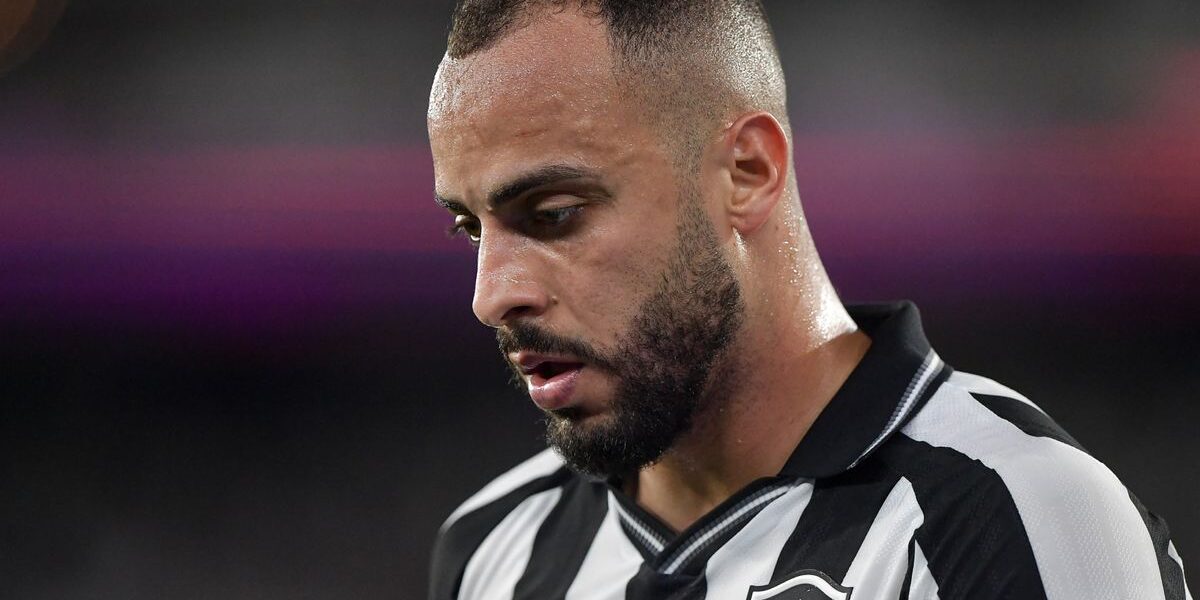 Corinthians barra empréstimo de Arthur Cabral; salário pesou