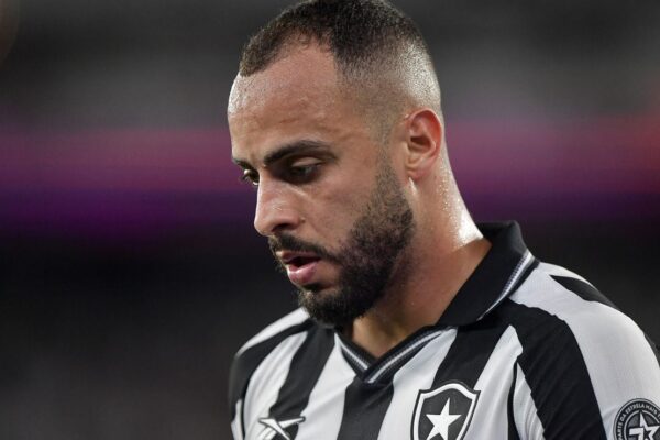 Corinthians barra empréstimo de Arthur Cabral; salário pesou