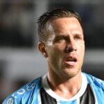Arthur Melo se lesiona e Grêmio perde quatro jogadores contra o Bragantino