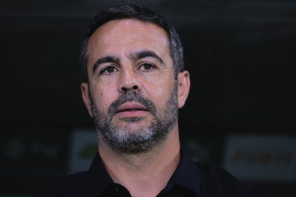 Cruzeiro faz oferta oficial e aguarda resposta de Artur Jorge