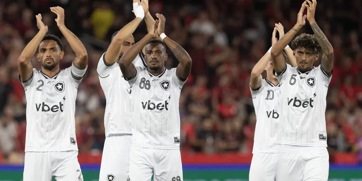 Botafogo é goleado pelo Athletico-PR e afunda na zona de rebaixamento