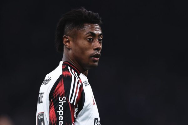 Flamengo adia renovação de Bruno Henrique: entenda a decisão