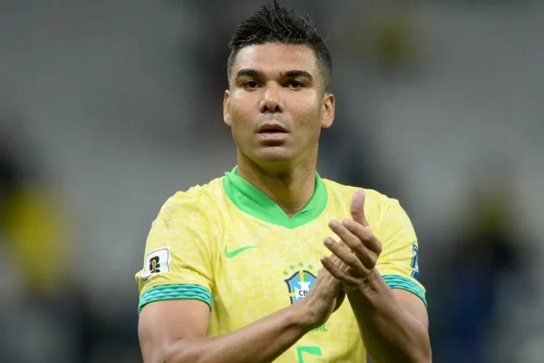Casemiro eleva Neymar ao topo: “Irrecusável para qualquer seleção”