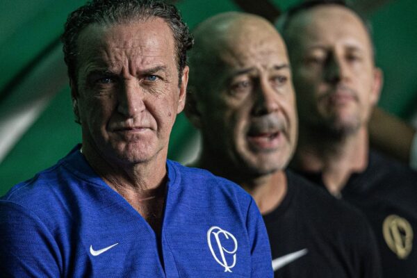 Corinthians descarta Cuca, Crespo e Díaz; futuro de Dorival é incerto