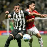 Atlético-MG vence Inter com gol relâmpago de Cuello no Brasileirão