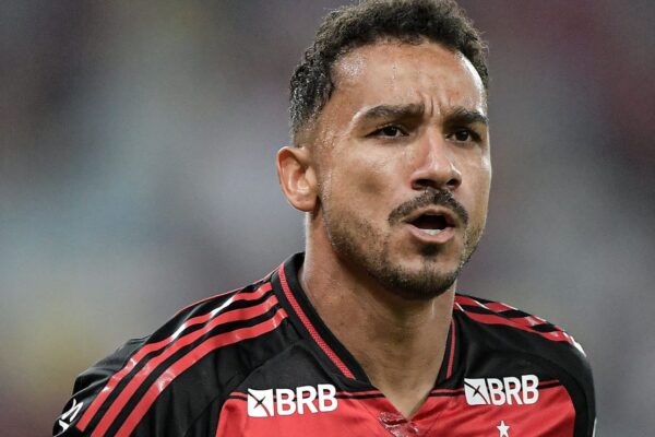 Danilo recusa Europa e mira Flamengo até aposentadoria em 2027