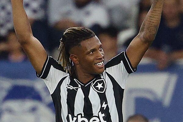 Danilo brilha, e até Abel conversa com a ‘Cria da Academia’