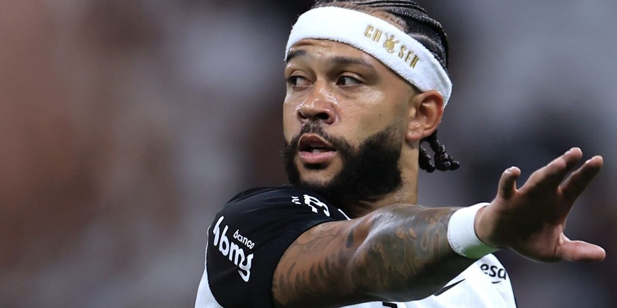 Depay culpa Corinthians por lesão e só volta se estiver 100%