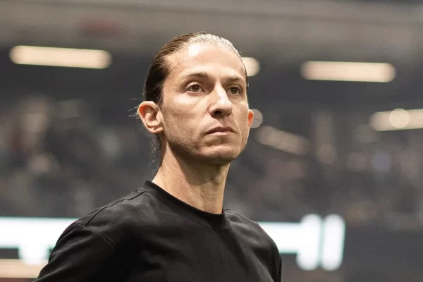 Filipe Luís quebra silêncio sobre saída do Flamengo