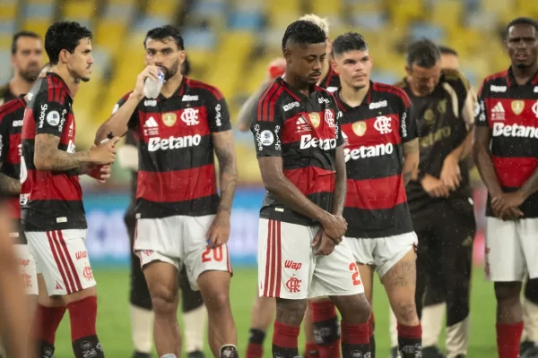 Mozer cobra postura do elenco do Flamengo: ‘Não viva do passado’