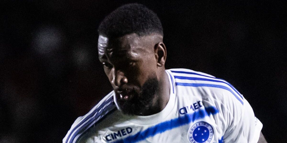 Gerson é vaiado pela torcida do Flamengo em jogo contra o Cruzeiro