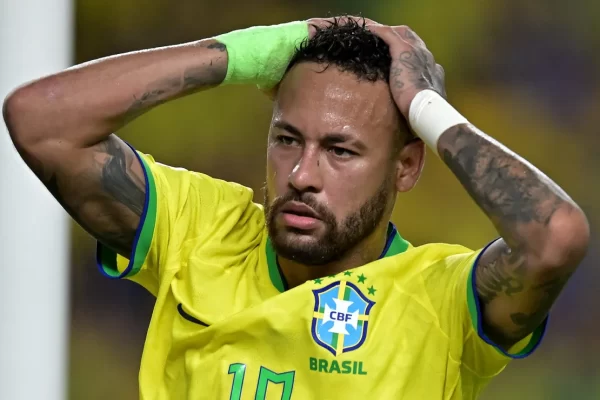 Dodô esculacha pedidos por Neymar na Seleção: “Quem não vê futebol”