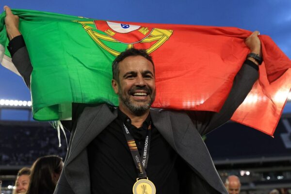 Artur Jorge perto do Cruzeiro: intensidade e ataque vertical