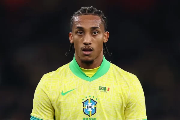 João Pedro defende Vini Jr e Raphinha e cita Ronaldo e Romário