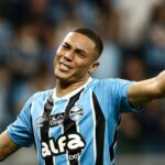 Grêmio avança em renovações e mira mais dois titulares