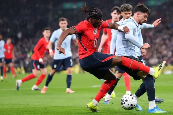 Piquerez sofre entorse, mas escapa de fratura; Palmeiras reavalia