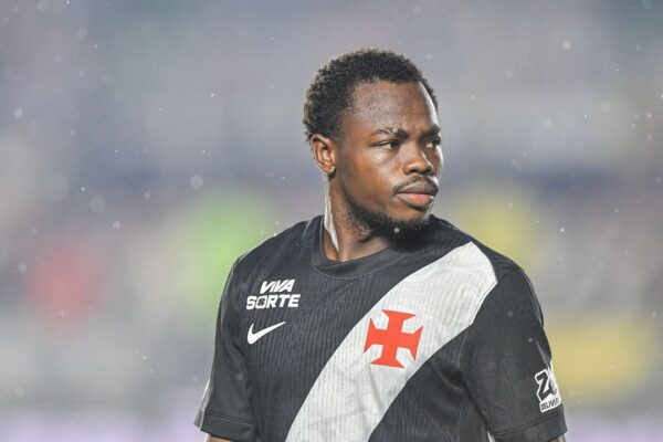 Gómez brilha no Vasco e mira vaga na seleção colombiana