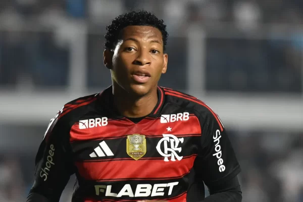 Cruzeiro rejeita troca com Flamengo por Plata e Kaiki Bruno