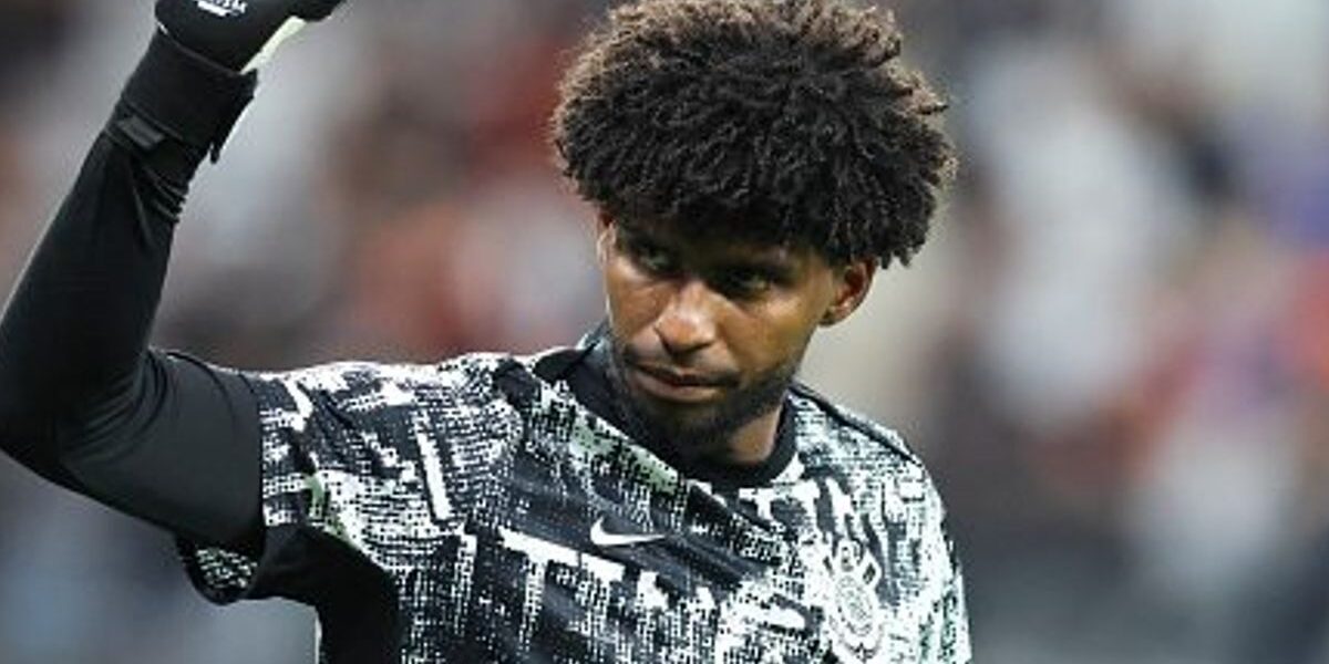 Corinthians acelera busca por goleiro para fazer sombra a Hugo Souza