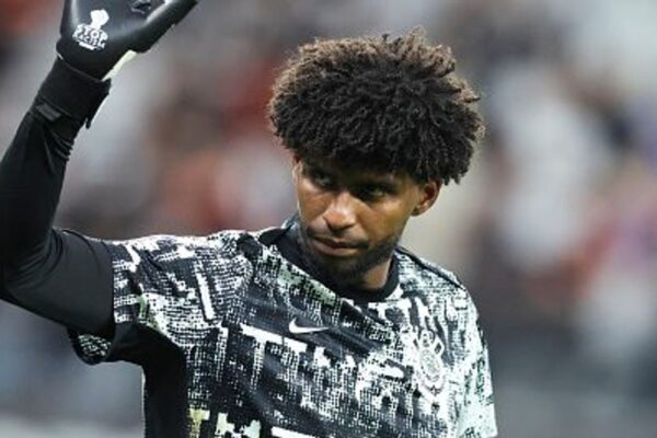 Corinthians acelera busca por goleiro para fazer sombra a Hugo Souza