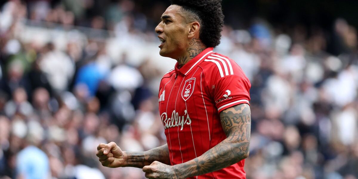 Igor Jesus brilha, Forest vence Tottenham e respira na Premier