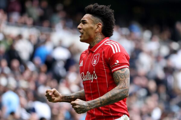 Igor Jesus brilha, Forest vence Tottenham e respira na Premier