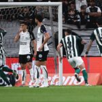 Coritiba surpreende Corinthians com gol de Jacy na Arena