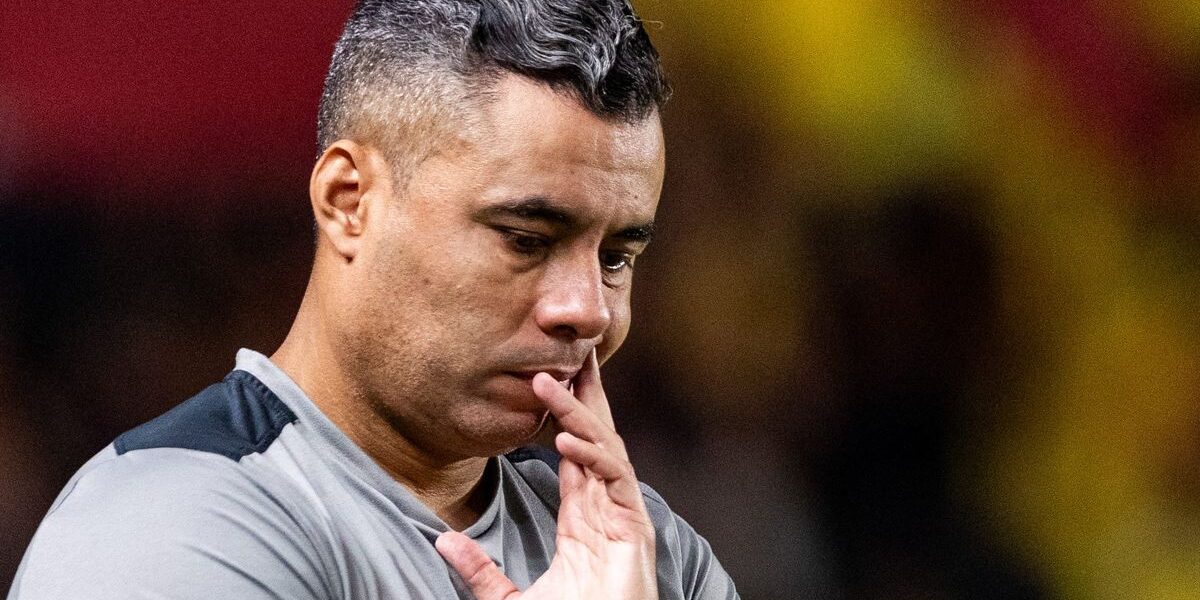 Jair Ventura se solidariza com Marlon após lesão grave no Grêmio x Vitória
