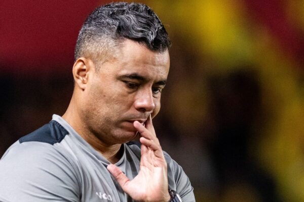 Jair Ventura se solidariza com Marlon após lesão grave no Grêmio x Vitória