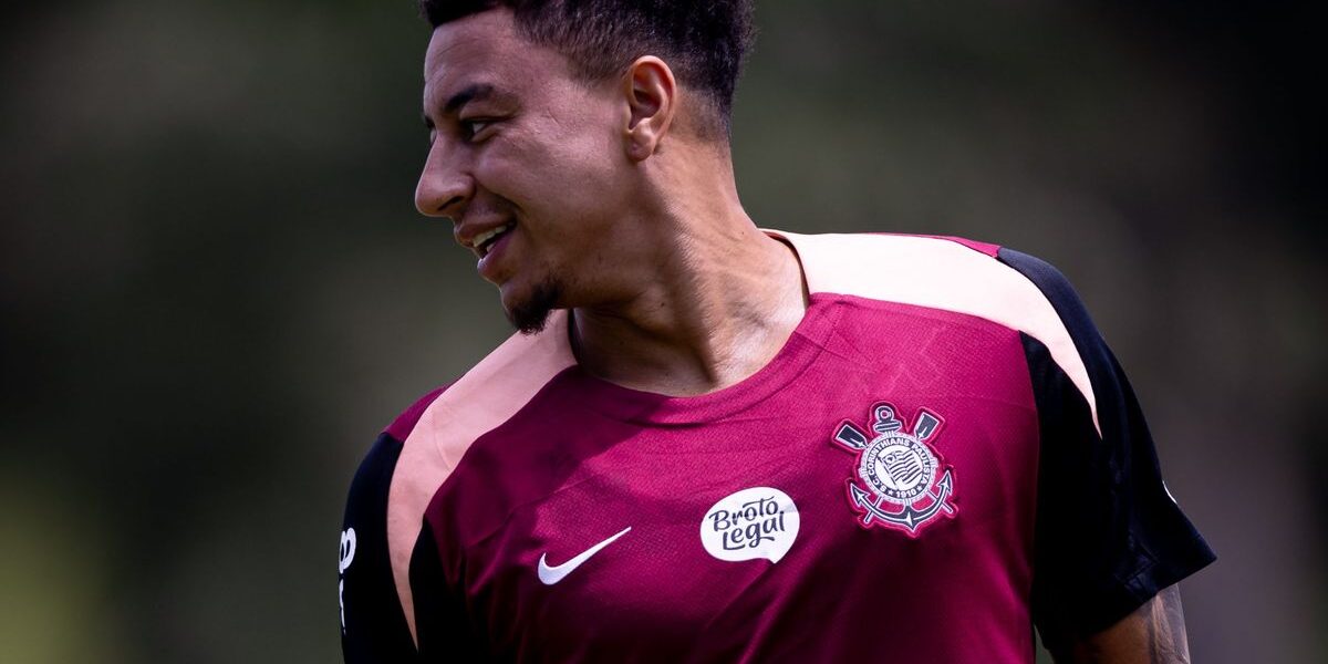 Lingard fora do clássico: visto trava estreia no Corinthians