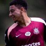 Lingard fora do clássico: visto trava estreia no Corinthians