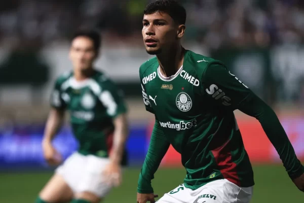 Data Fifa abre espaço para joias do Palmeiras brilharem