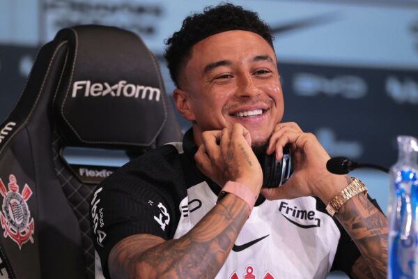 Lingard brinca sobre comemoração igual à de Flaco López: ‘Pode me imitar’