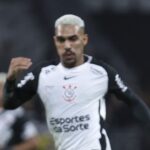 Torcida do Corinthians critica Matheusinho por excesso de cruzamentos