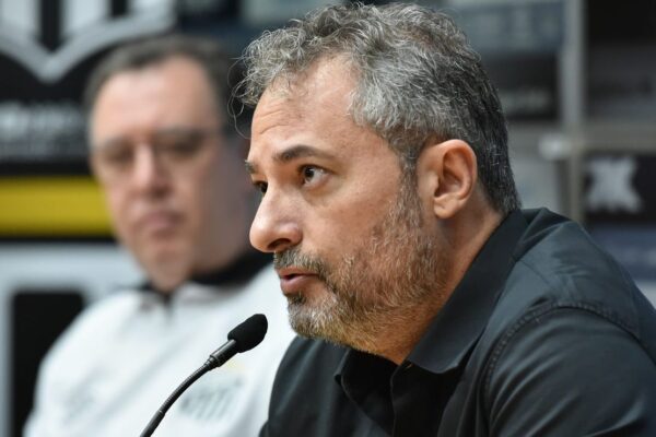 Santos em busca de lateral-esquerdo após lesão grave de Vinicius Lira