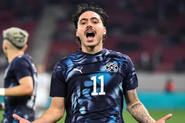 Mauricio brilha na estreia pelo Paraguai e recebe elogios do técnico