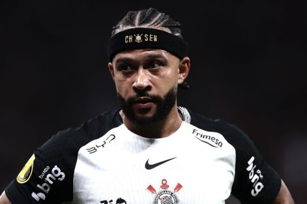 Memphis quer ficar no Corinthians, mas dívida de R$ 40 mi trava renovação