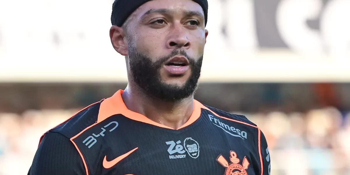 Memphis Depay irrita companheiros do Corinthians com celular
