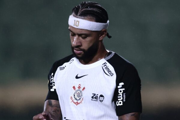 Lesão de Memphis preocupa Corinthians e pode afetar Holanda