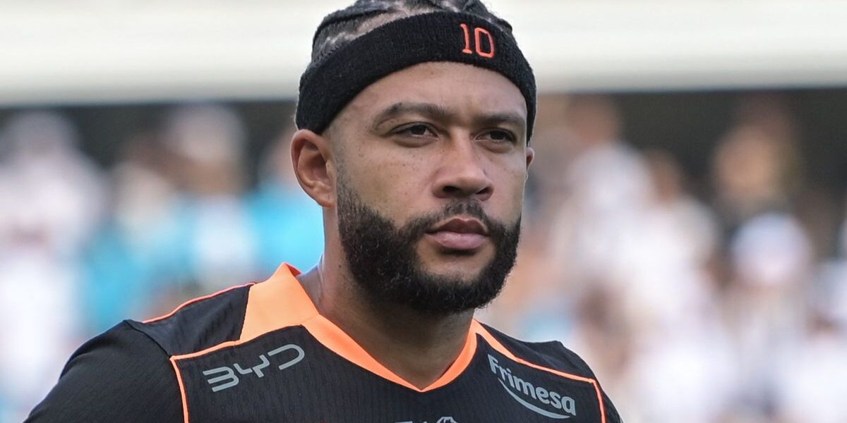 Memphis pode levar 6 jogos de suspensão por celular no banco