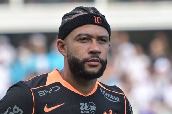 Memphis pode levar 6 jogos de suspensão por celular no banco
