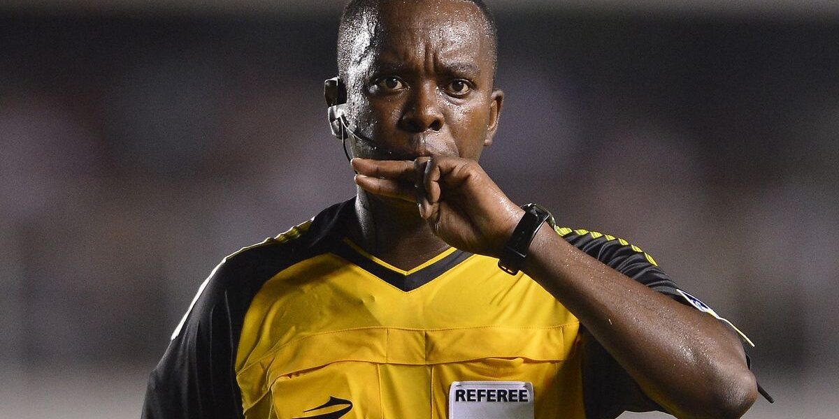 PC Oliveira defende Evertton: expulsão foi erro da arbitragem