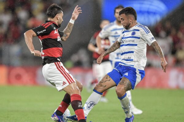Jardim acerta posição de Paquetá e ganha elogios da torcida rubro-negra